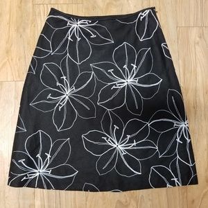 Ann Taylor ALine Skirt B&W Floral Embroidery Sz 2P